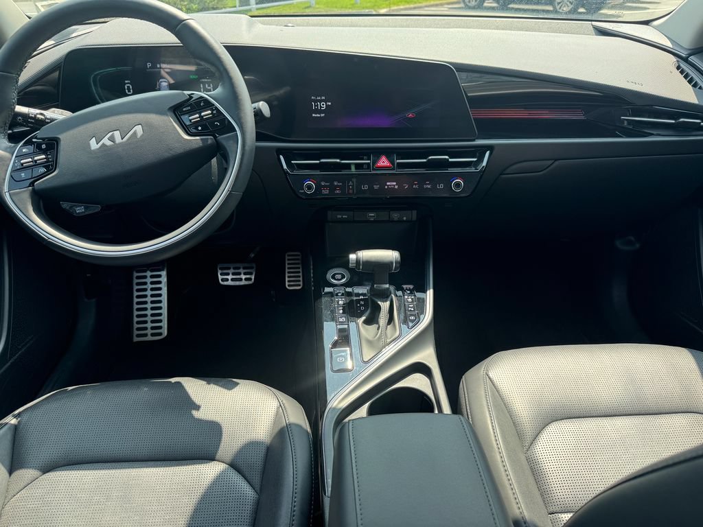 Used 2023 Kia Niro SX Touring FWD image 17