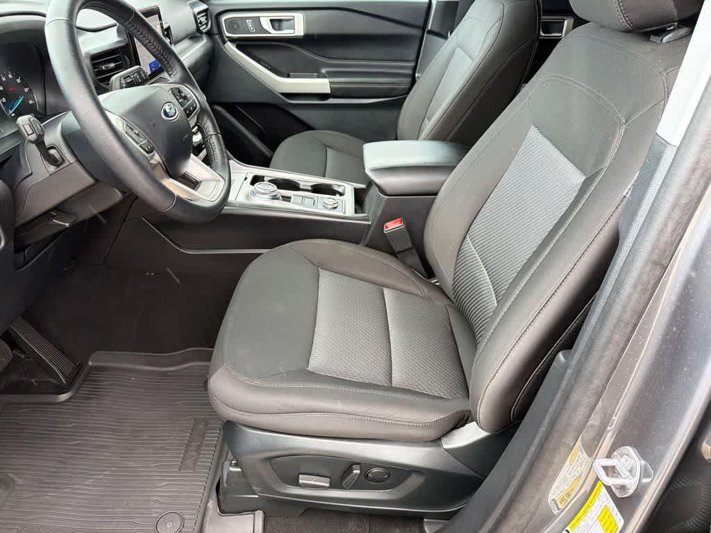 Used 2024 Ford Explorer XLT AWD/4WD image 10