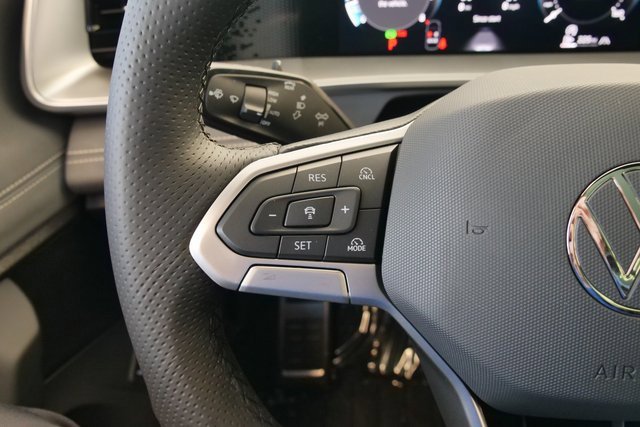 New 2026 Volkswagen Tiguan SE R-Line image 24