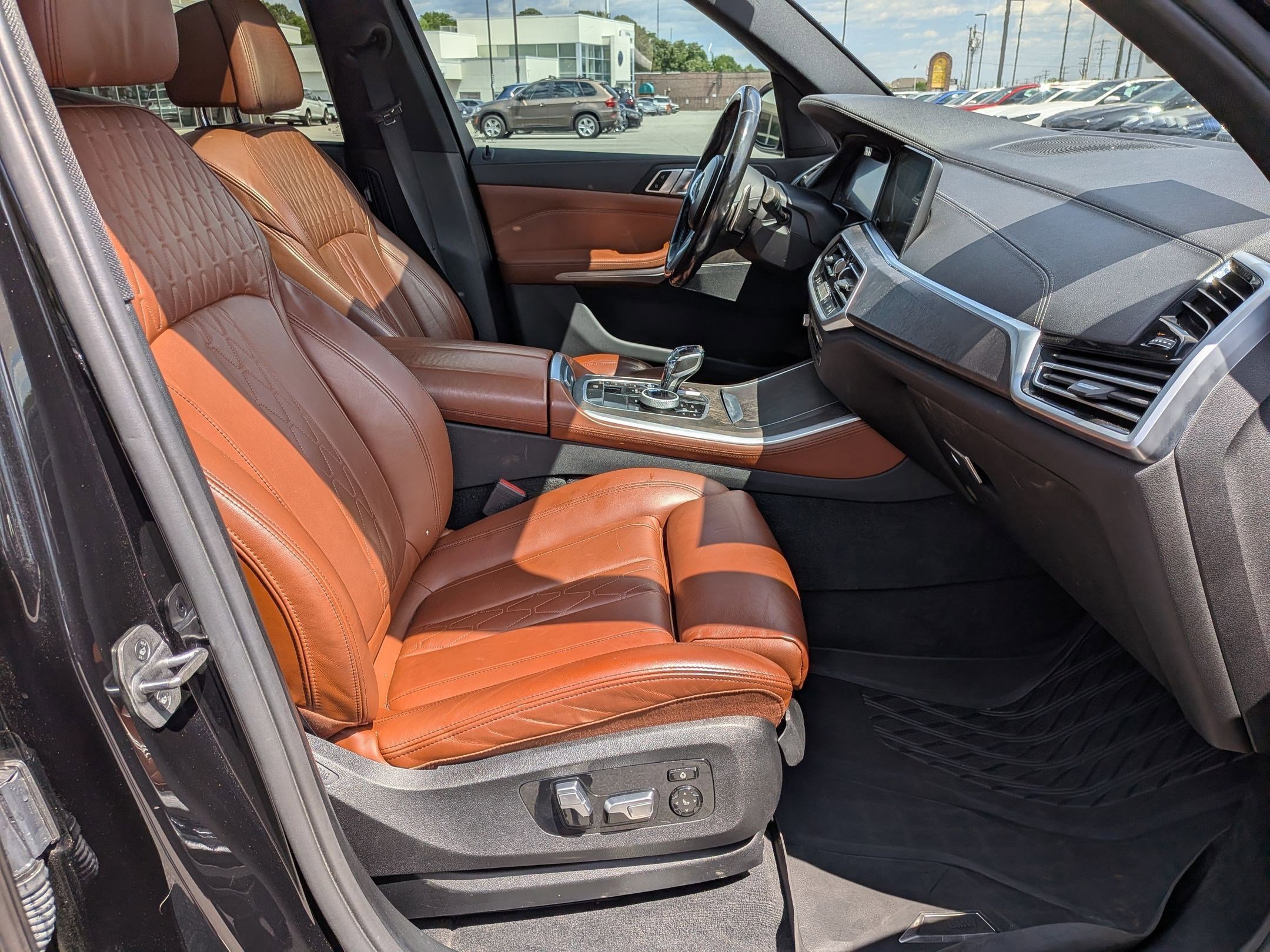 Used 2022 BMW X5 xDrive40i w/ M Sport Package AWD/4WD image 37