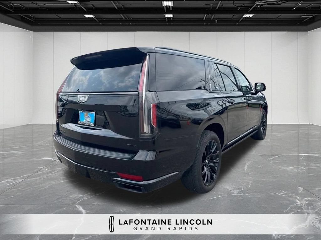 Used 2022 Cadillac Escalade ESV Sport Platinum w/ LPO, ONYX Package AWD/4WD image 5