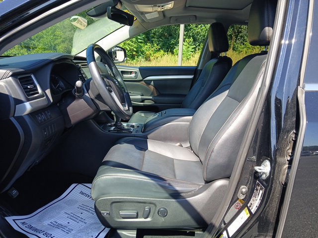 Used 2019 Toyota Highlander XLE AWD/4WD image 20