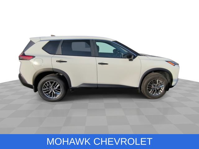 Used 2023 Nissan Rogue S image 10