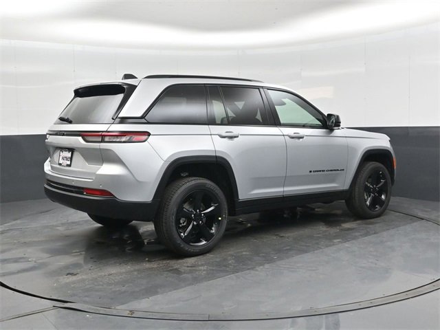 New 2025 Jeep Grand Cherokee Altitude image 4
