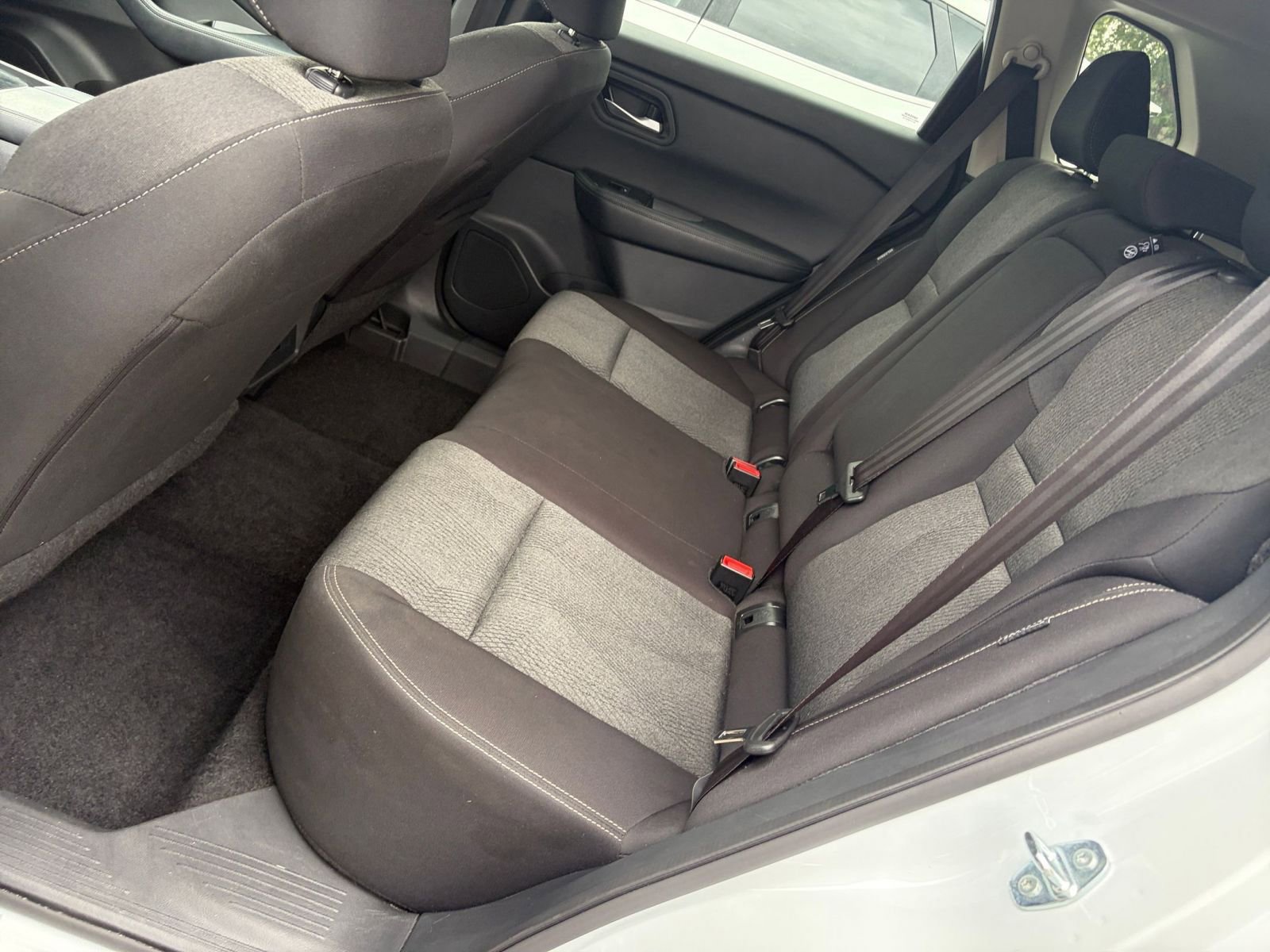 Used 2025 Nissan Rogue SV AWD/4WD image 40