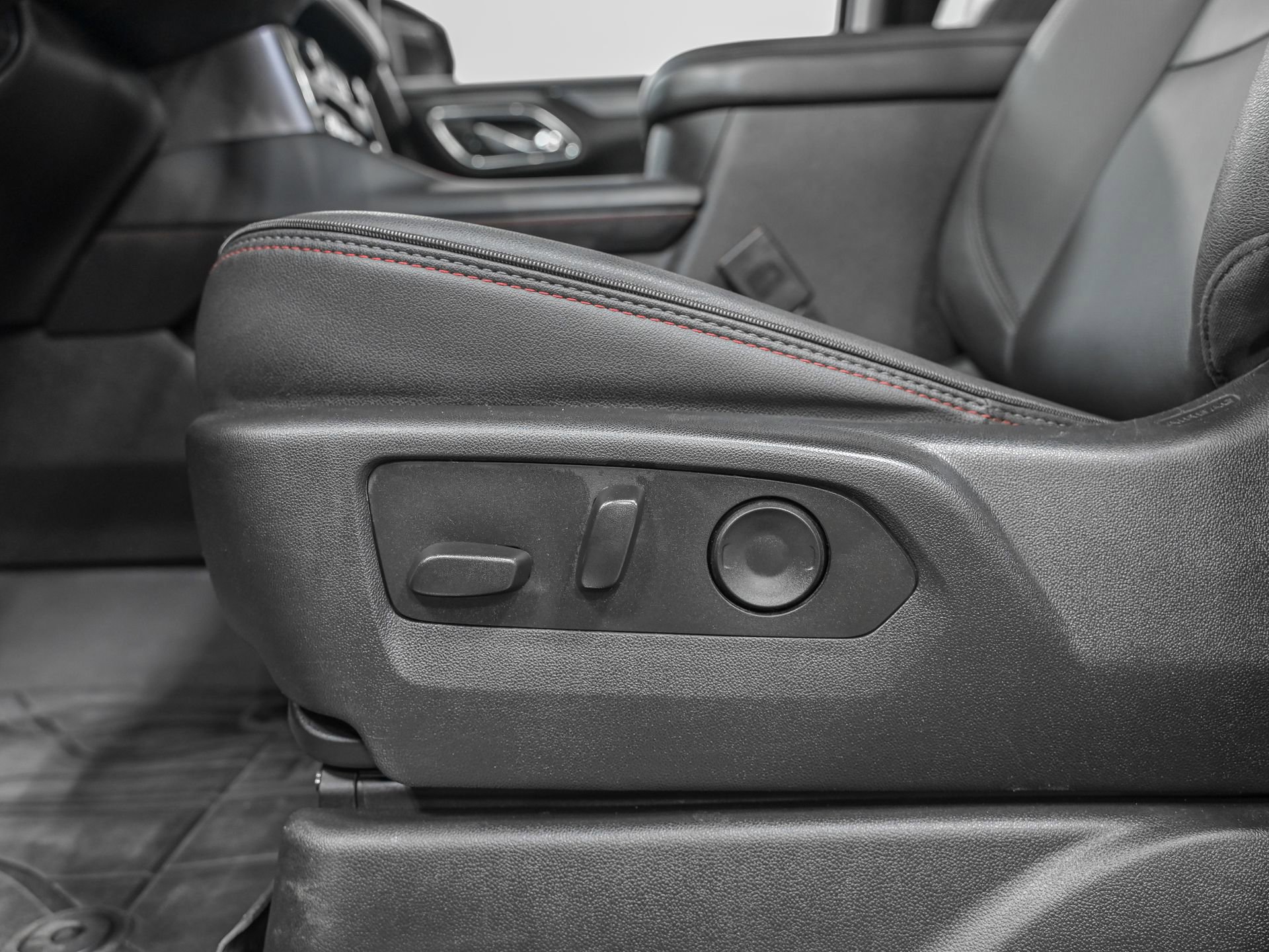 Used 2023 Chevrolet Tahoe RST w/ Luxury Package image 14