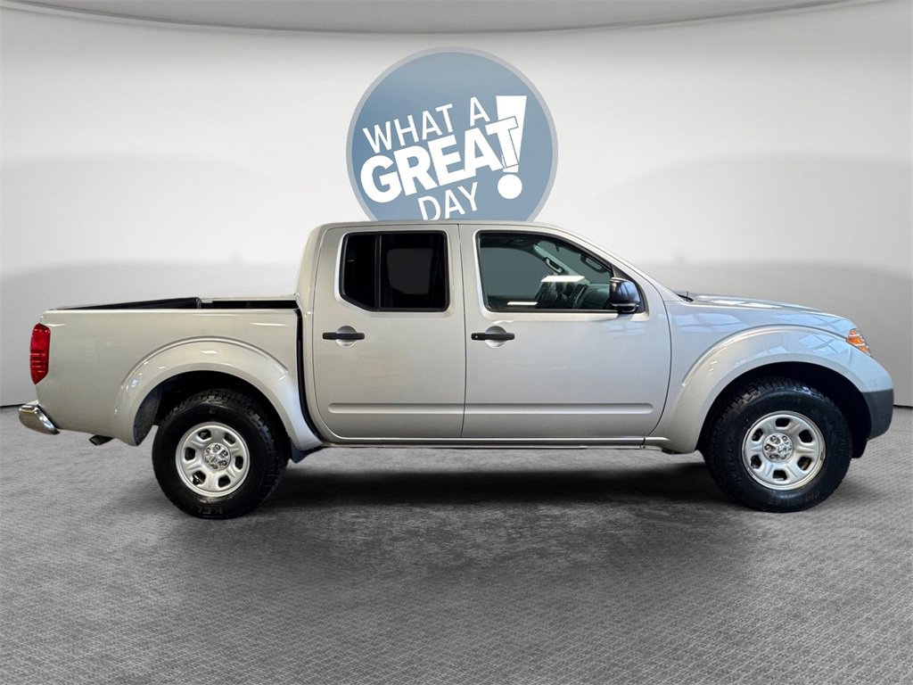 Used 2014 Nissan Frontier S image 2
