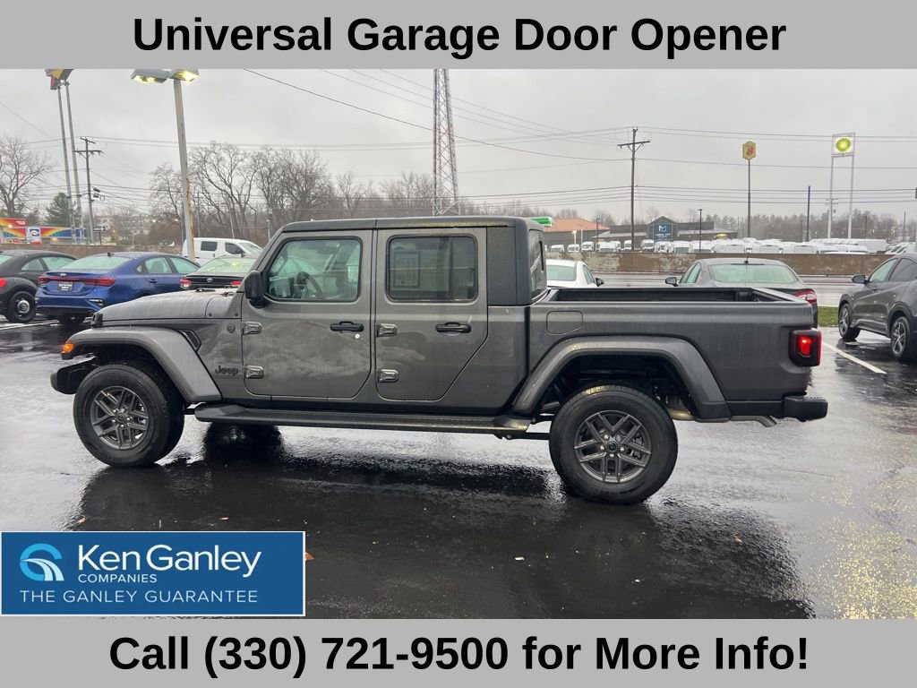 Used 2025 Jeep Gladiator Sport image 15