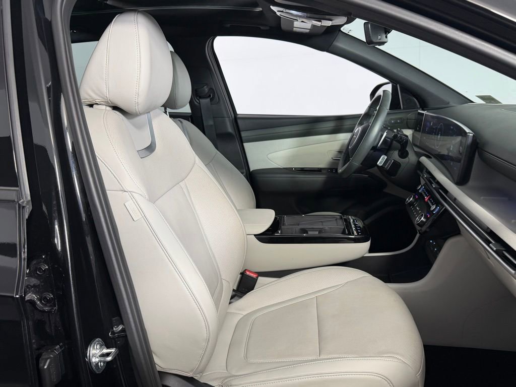 Used 2025 Hyundai Tucson Limited image 32