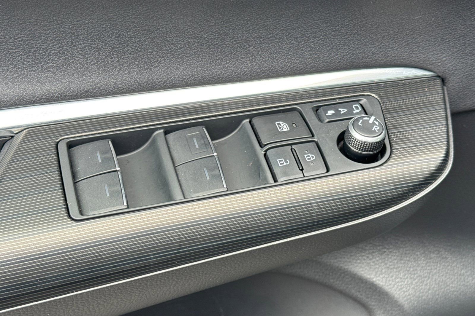 Certified 2024 Toyota Venza Limited AWD/4WD image 15
