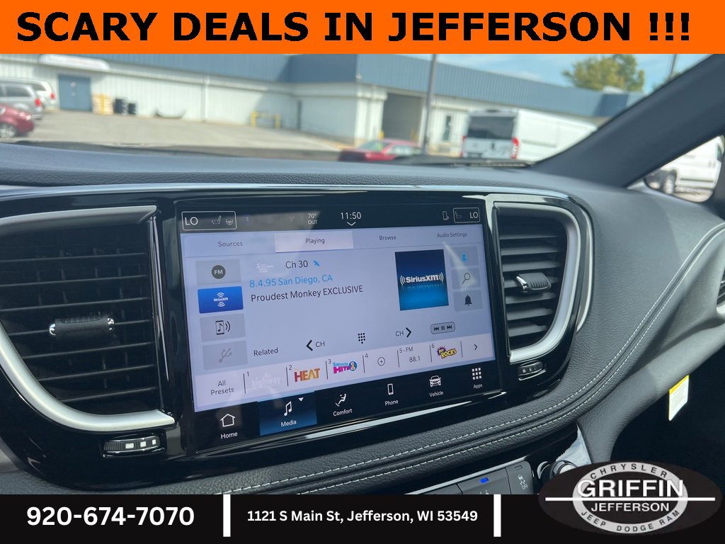 New 2026 Chrysler Pacifica Select image 24