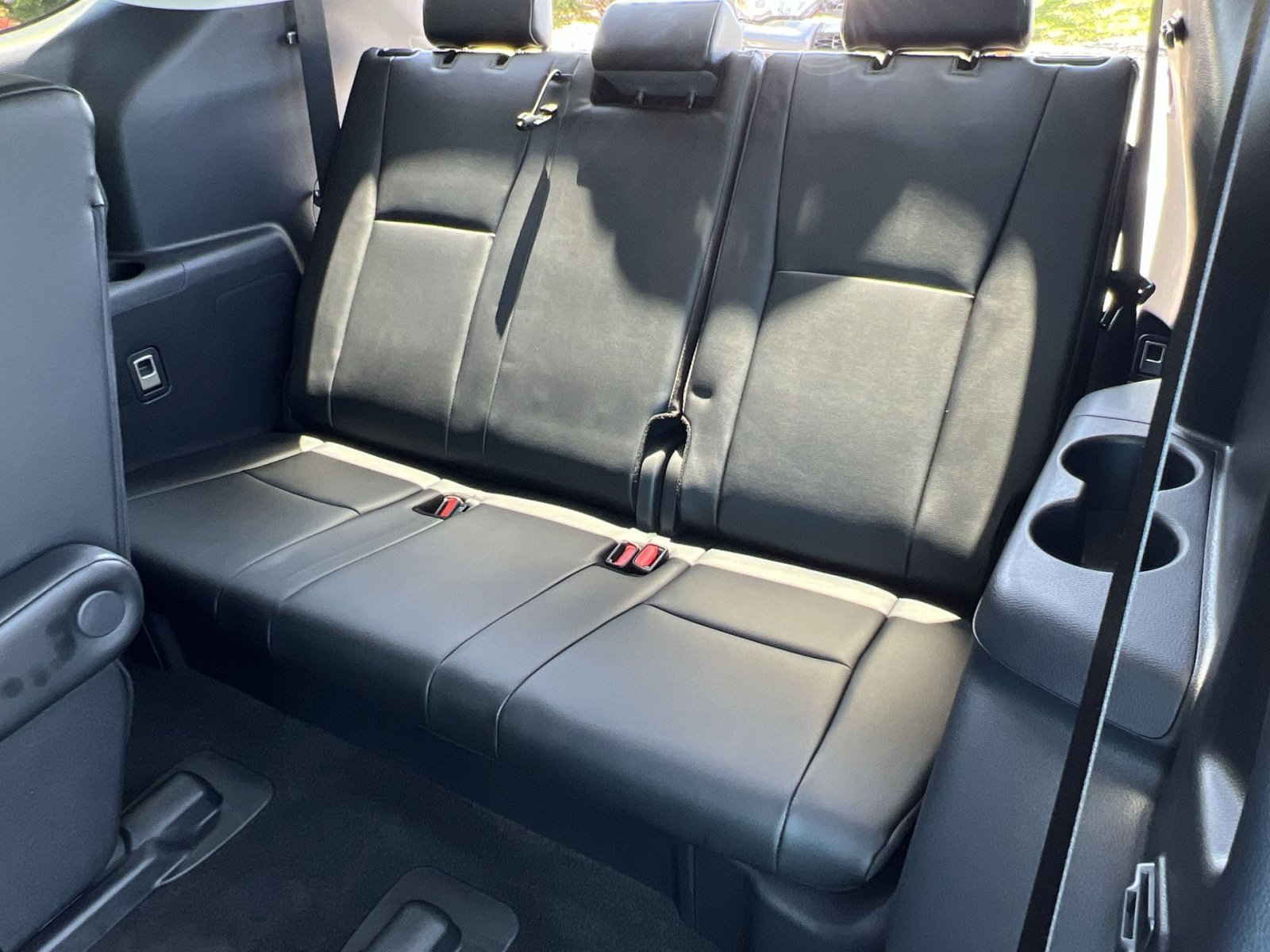 Used 2024 Toyota Highlander XLE AWD/4WD image 25