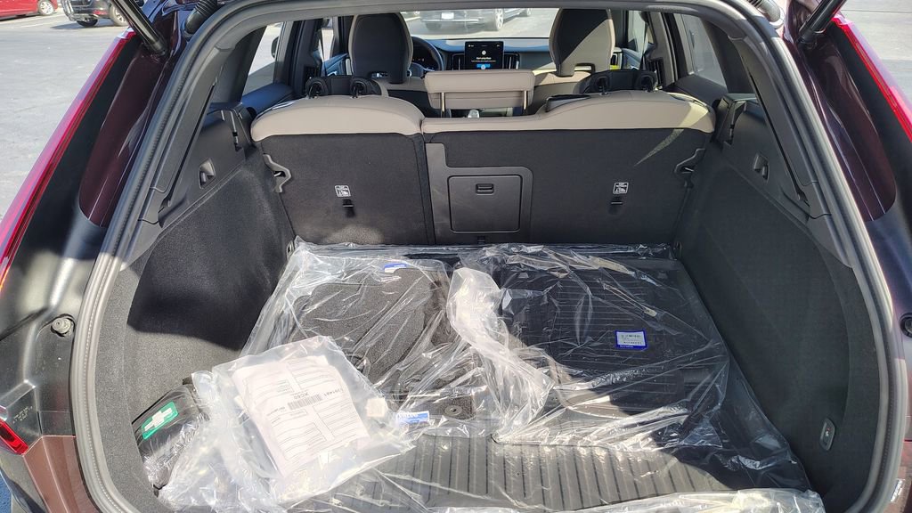 New 2026 Volvo XC60 B5 Plus w/ Protection Package Premier AWD/4WD image 31