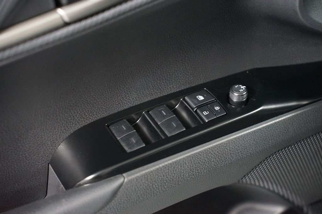 Used 2025 Toyota Camry SE image 32