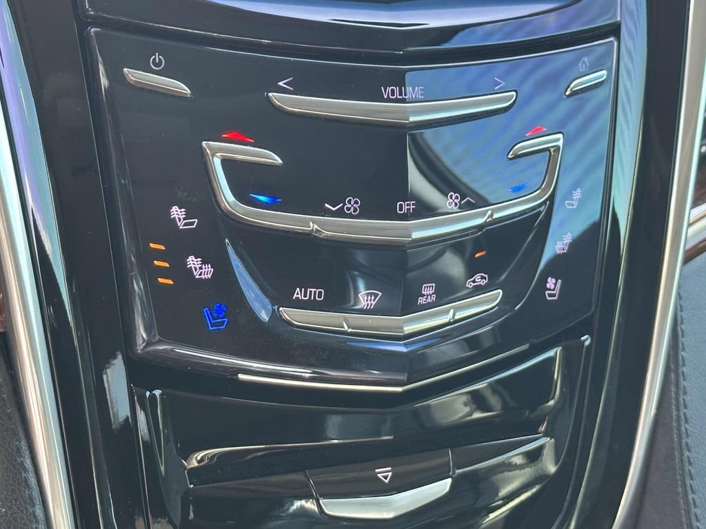 Used 2018 Cadillac Escalade Premium Luxury AWD/4WD image 15
