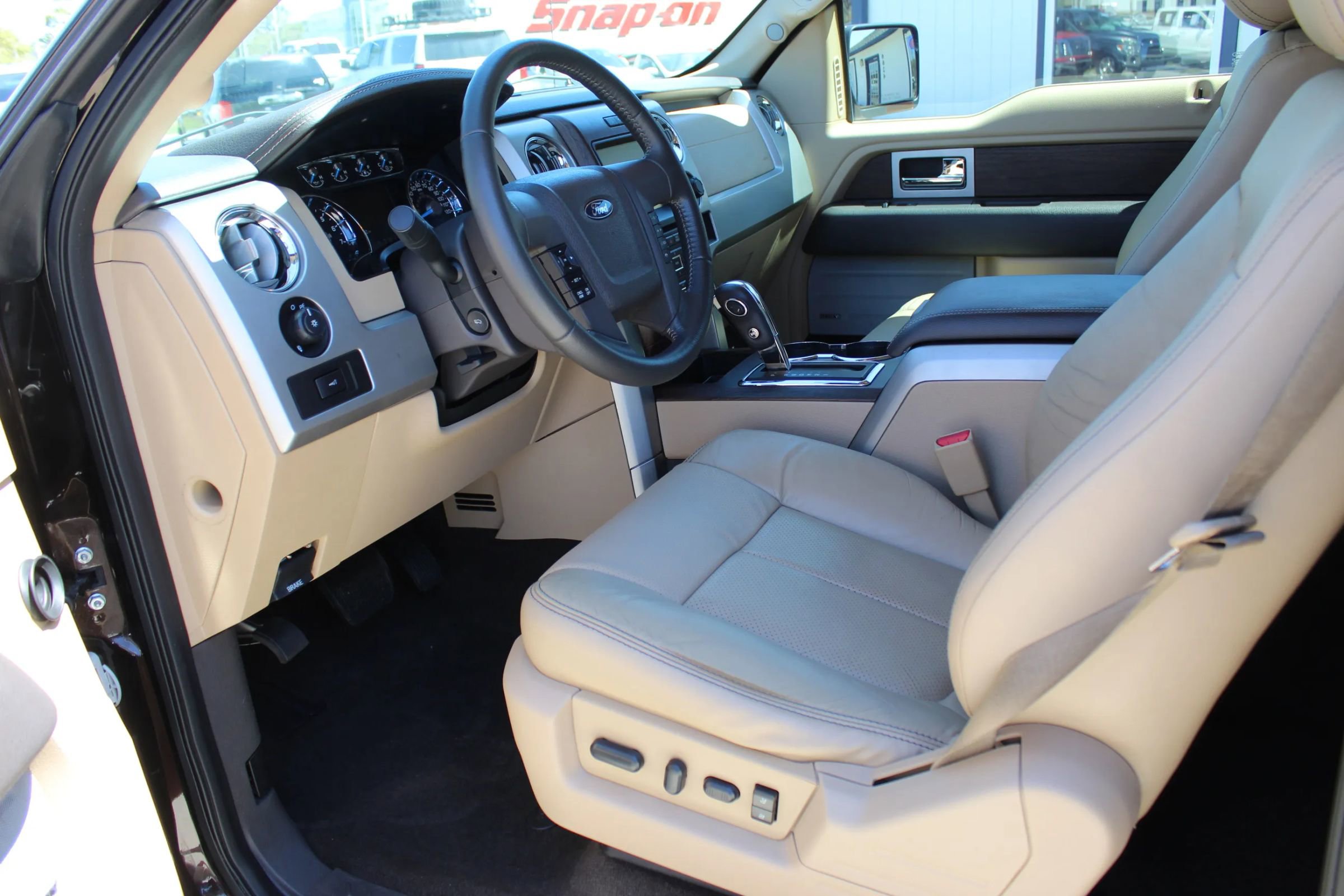 Used 2013 Ford F150 Lariat w/ Luxury Equipment Group image 12