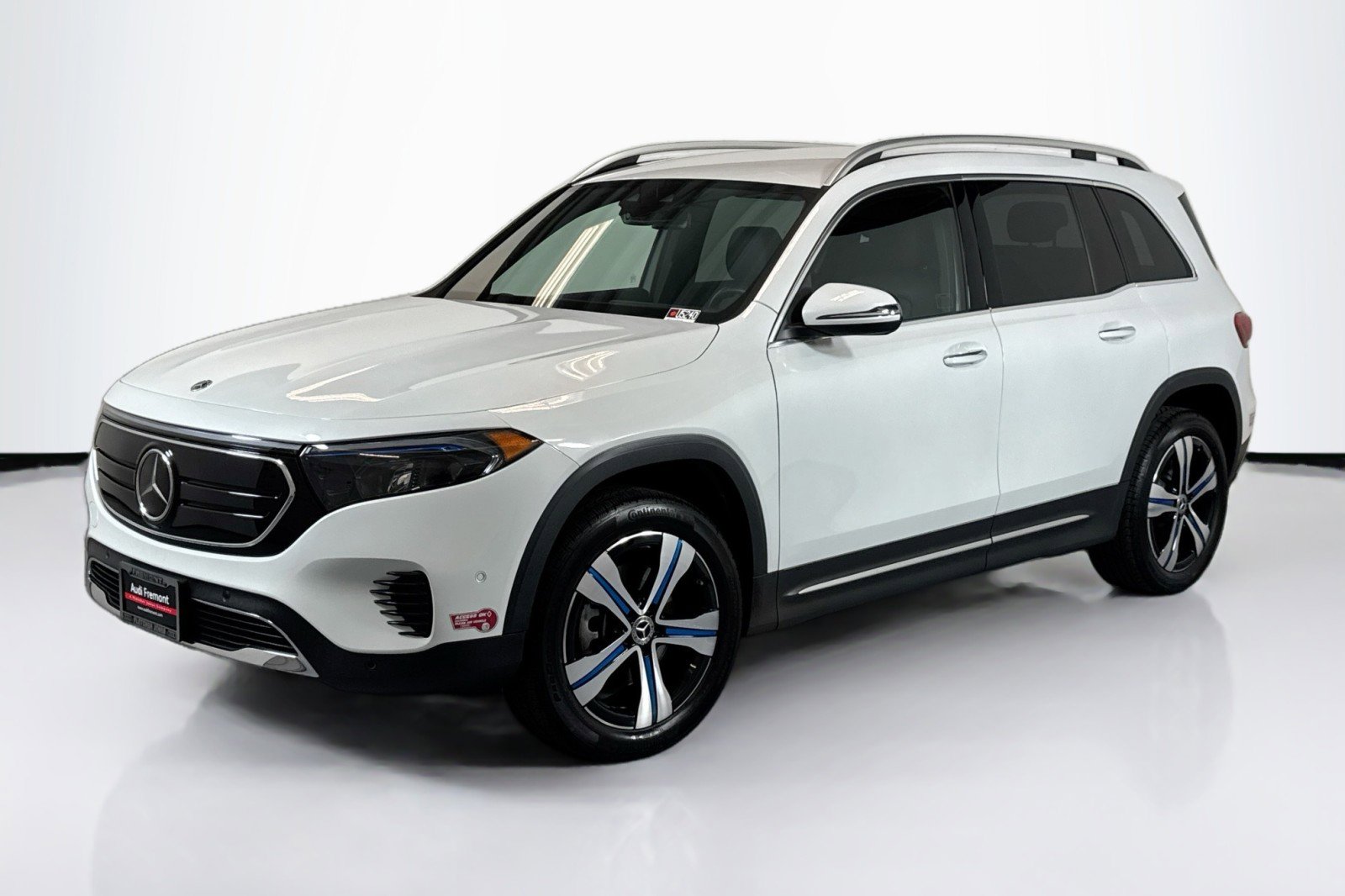 Used 2023 Mercedes-Benz EQB 300 4MATIC image 1