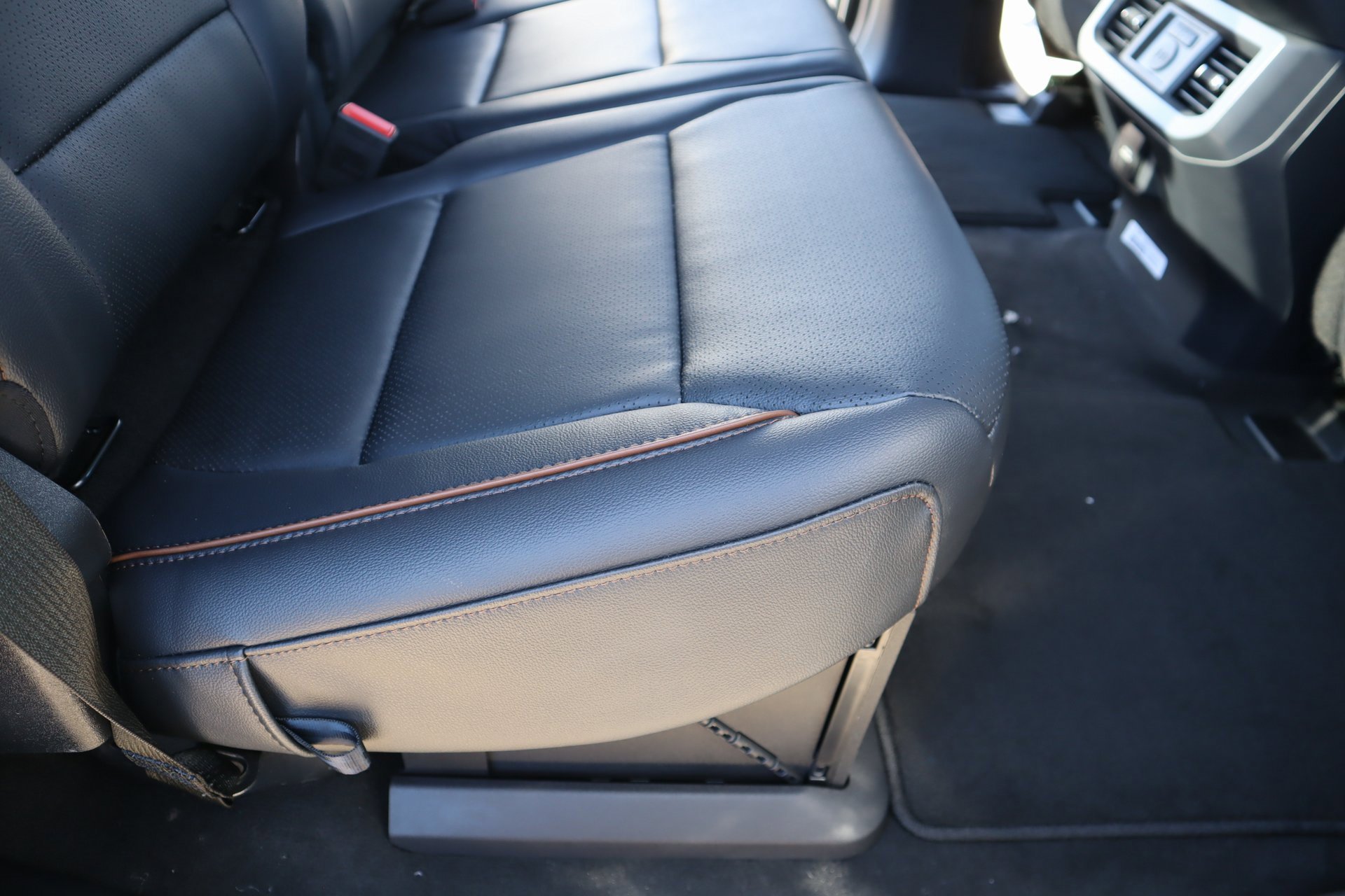 New 2026 Ford F350 Lariat w/ Black Appearance Package image 17