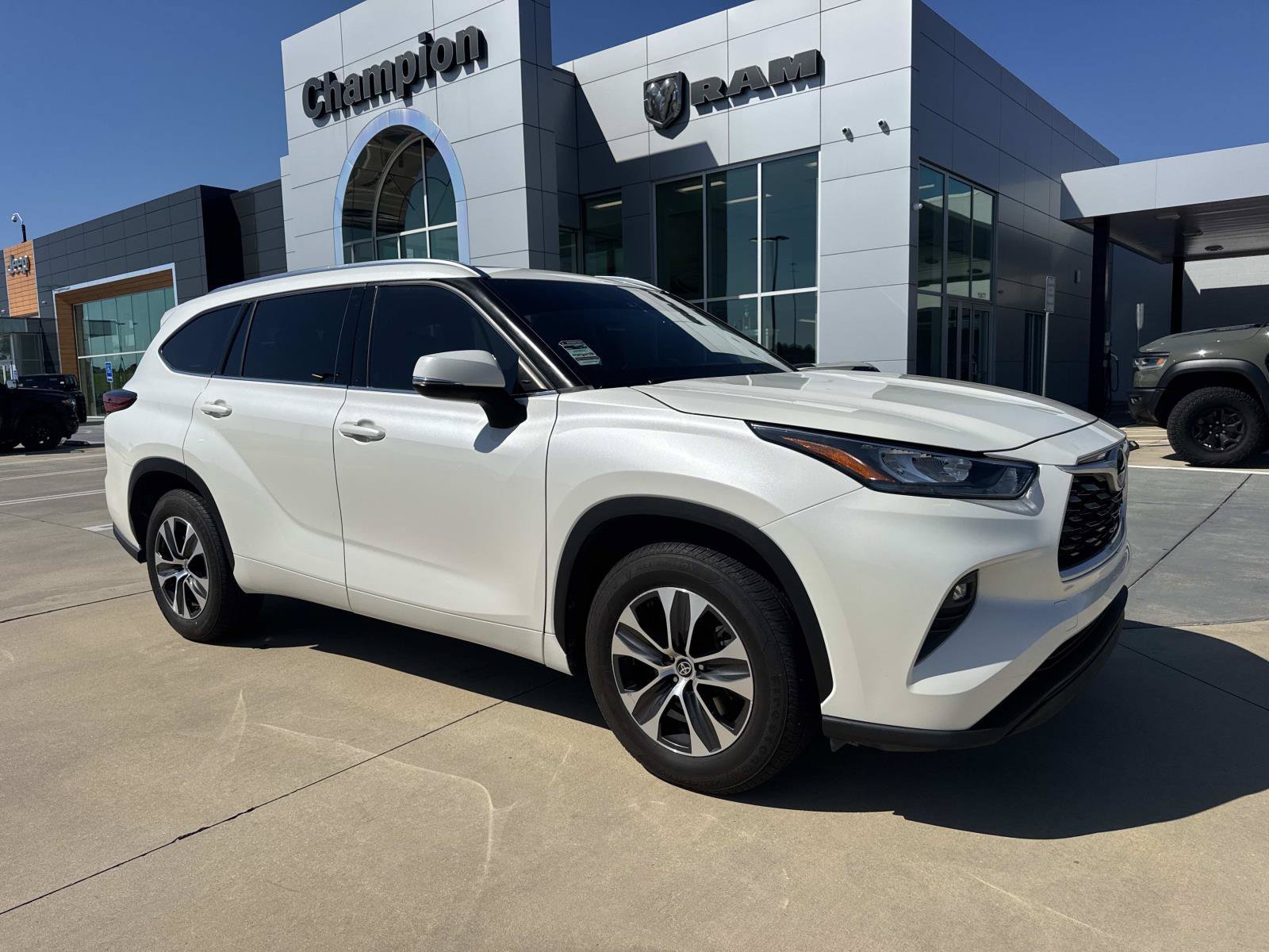 Used 2020 Toyota Highlander XLE