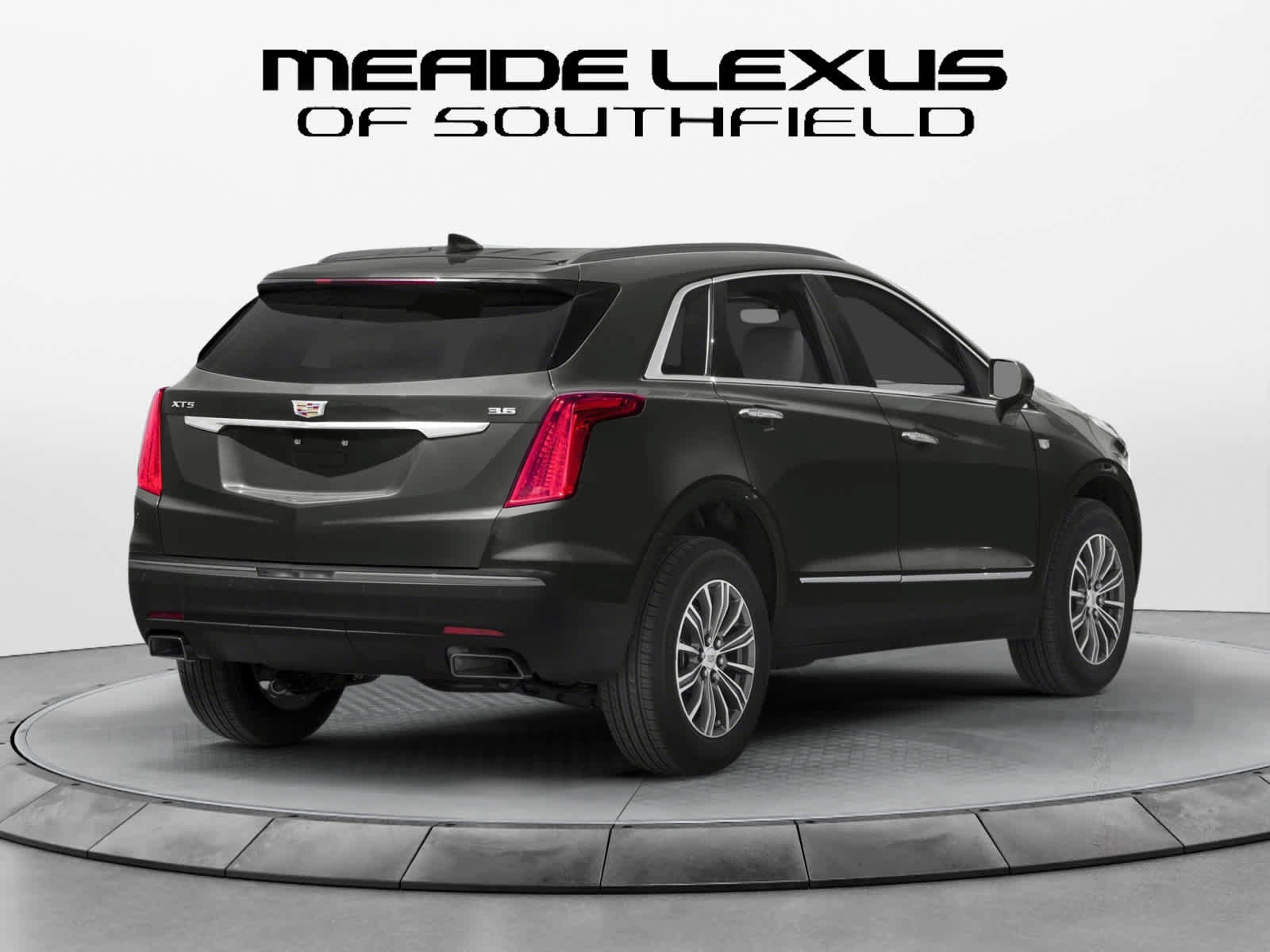 Used 2018 Cadillac XT5 Luxury w/ Driver Awareness Package FWD image 2