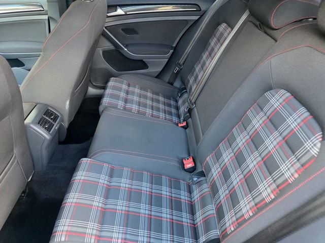 Used 2016 Volkswagen Golf S image 10