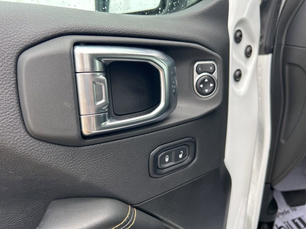 Used 2025 Jeep Wrangler Unlimited Sahara image 14