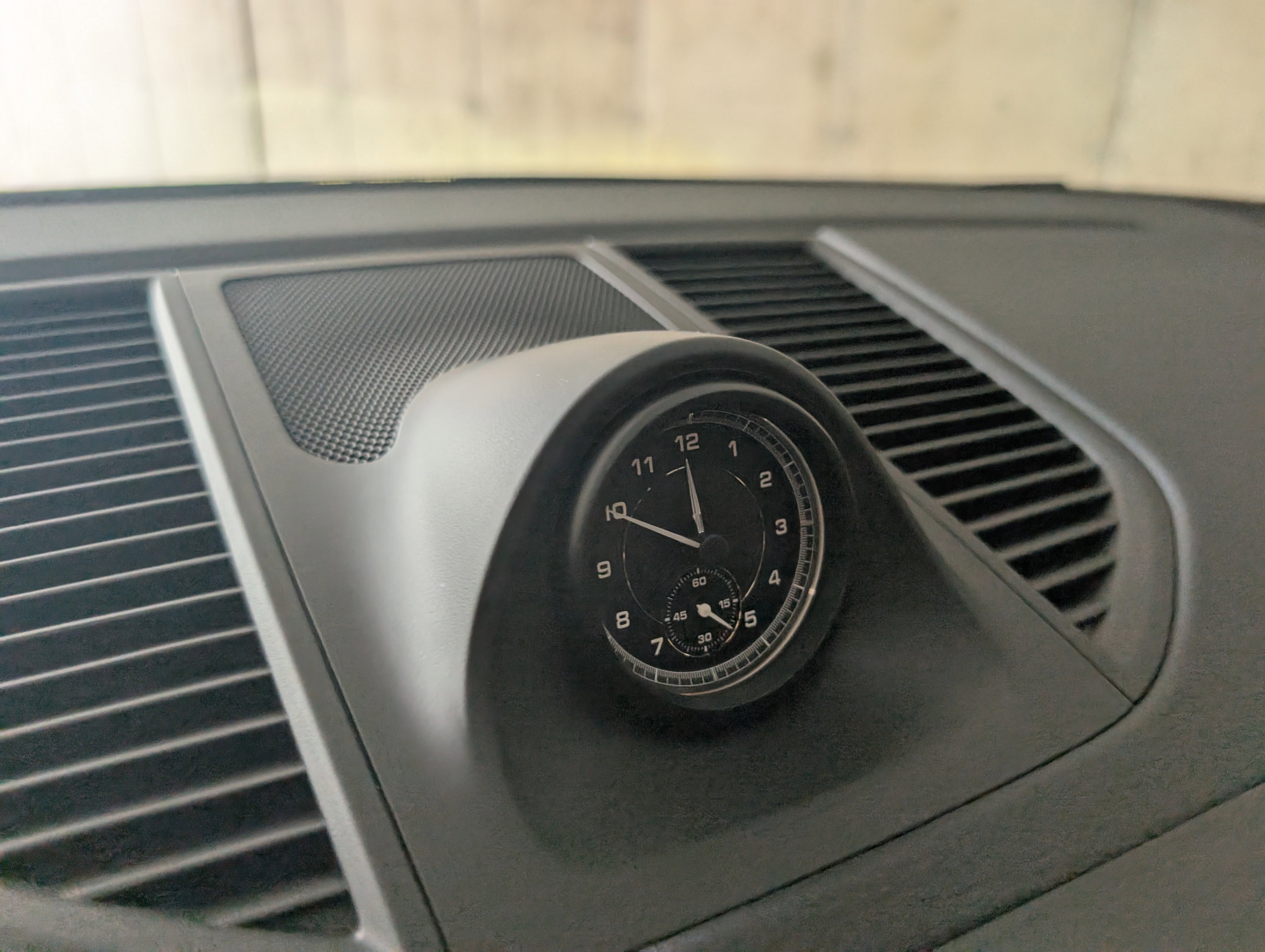 Used 2025 Porsche Macan image 36