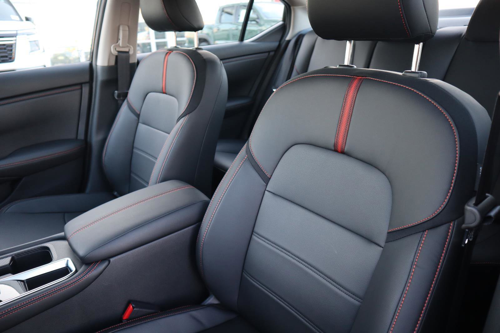 Used 2025 Nissan Sentra SR w/ SR Premium Package image 18