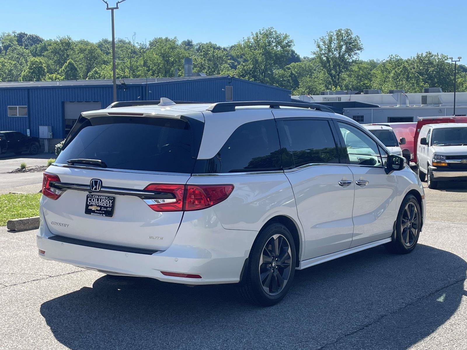 Used 2023 Honda Odyssey Elite image 3