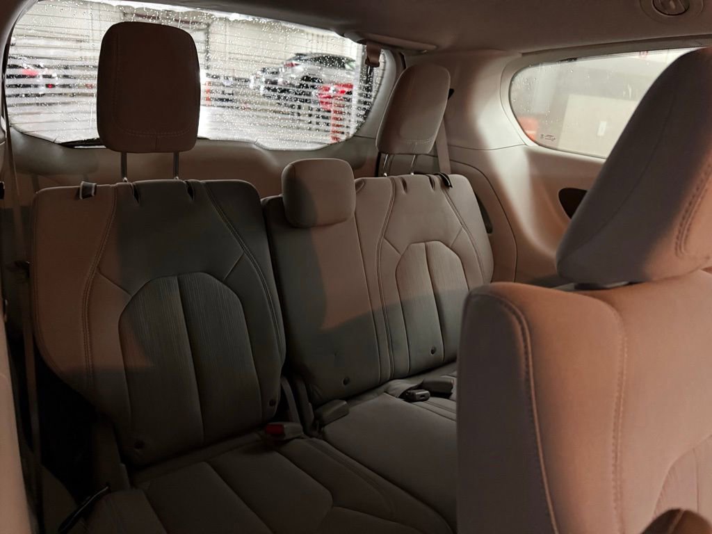 Used 2019 Chrysler Pacifica L image 19