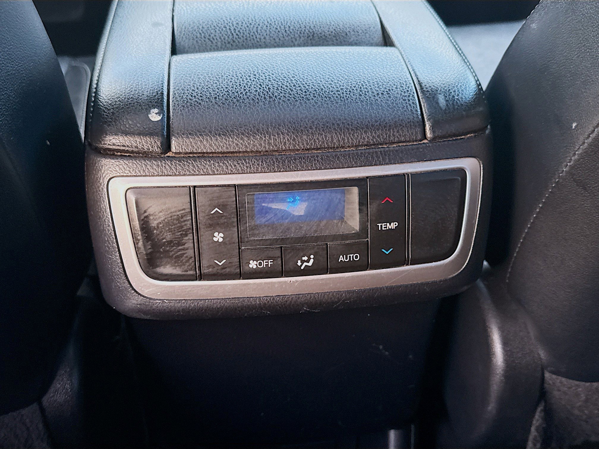 Used 2018 Toyota Highlander SE image 24