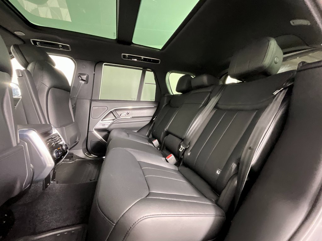 New 2025 Land Rover Range Rover SE image 4