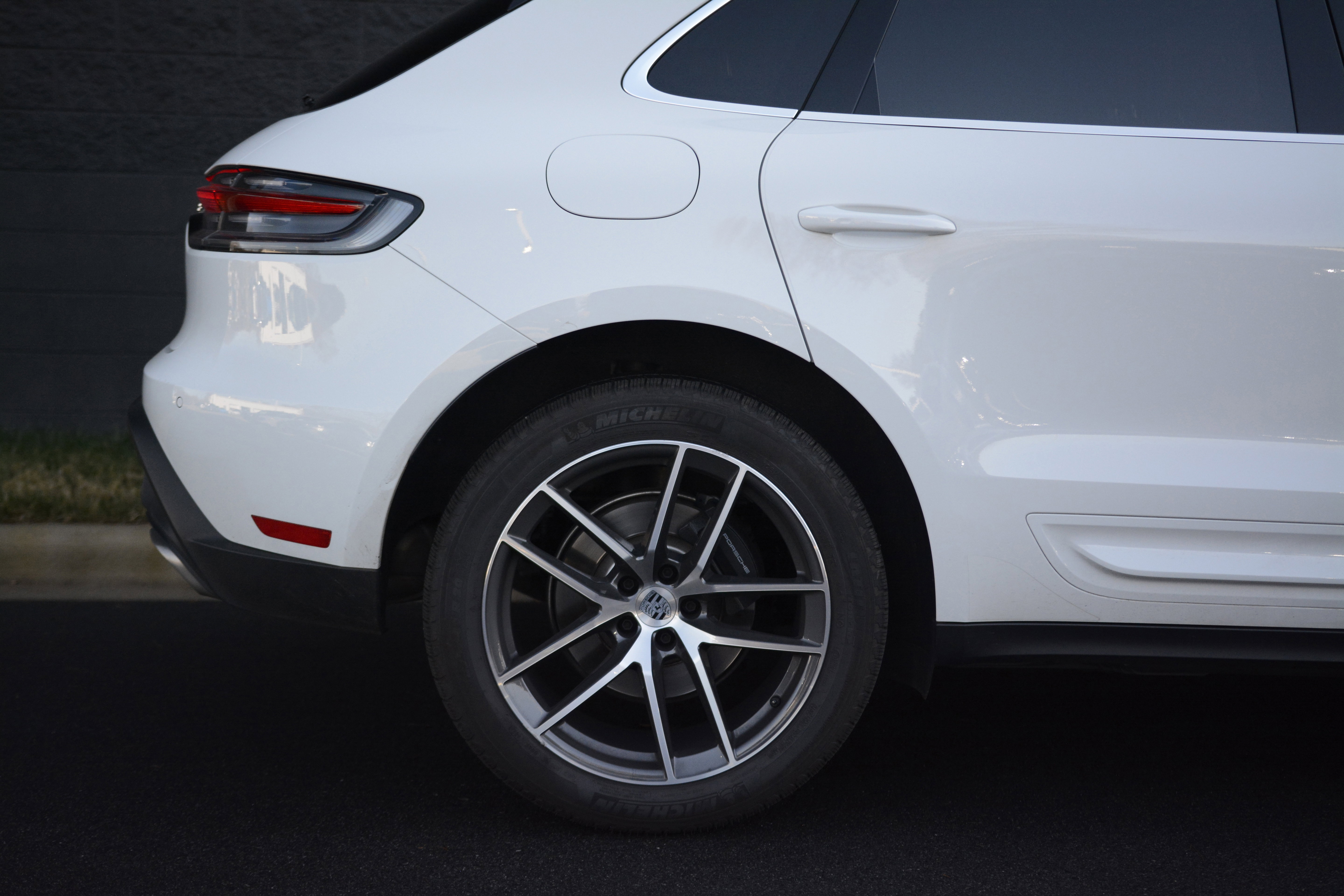 Certified 2025 Porsche Macan image 42