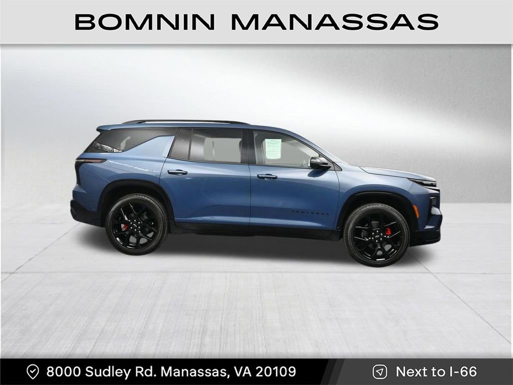 Used 2024 Chevrolet Traverse RS image 3