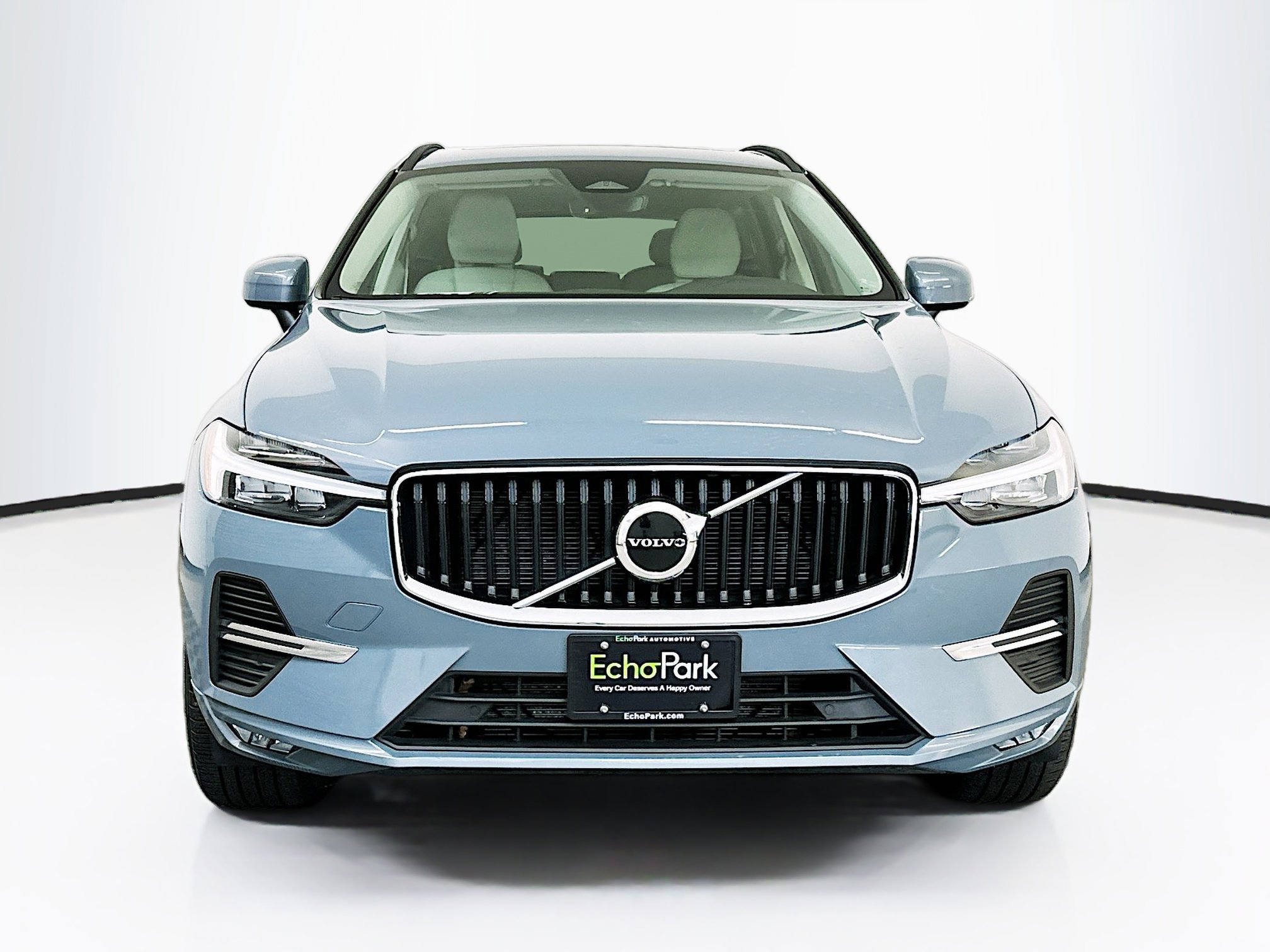 Used 2023 Volvo XC60 B5 Core image 2