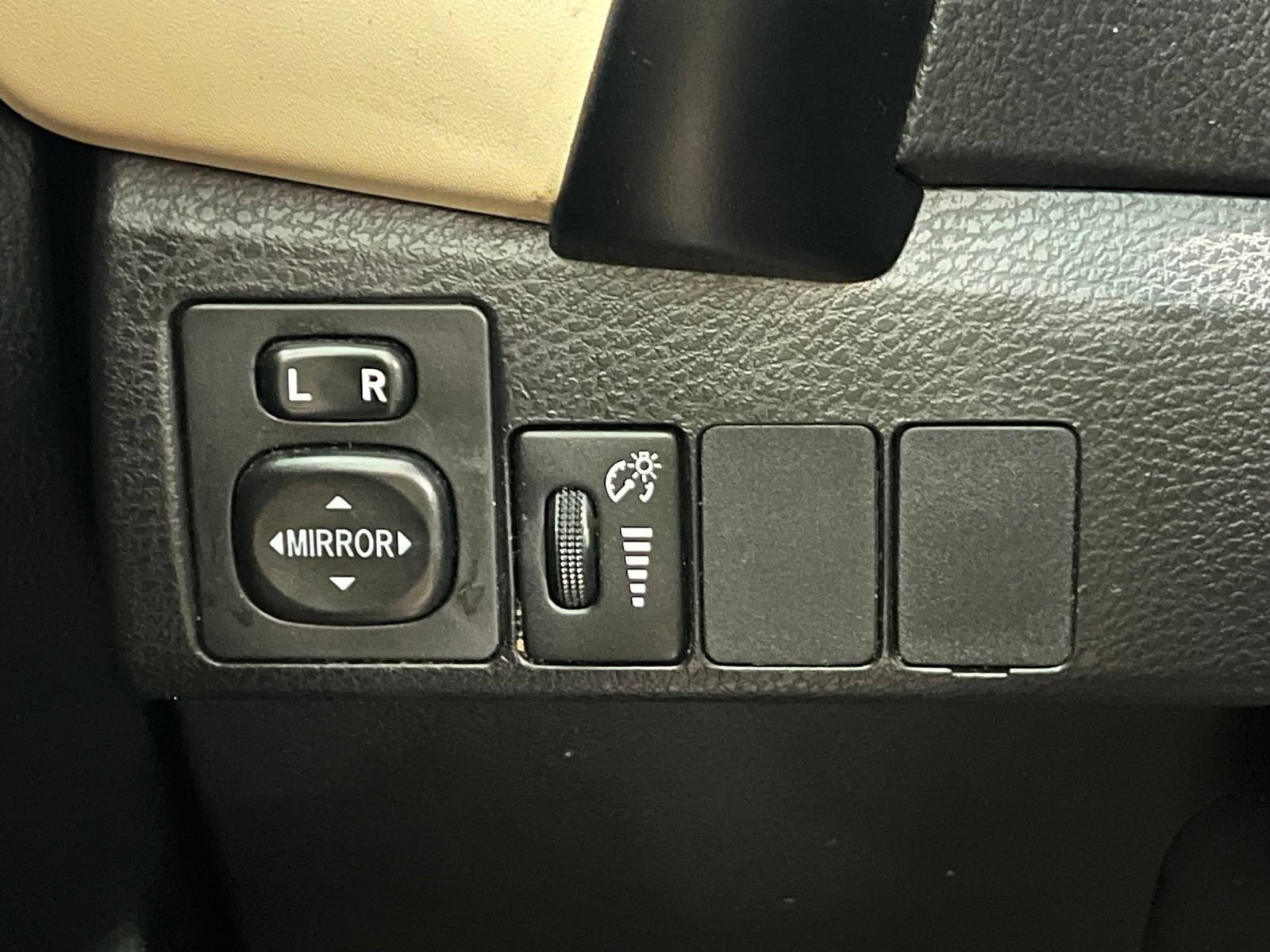 Used 2019 Toyota Corolla LE FWD image 28