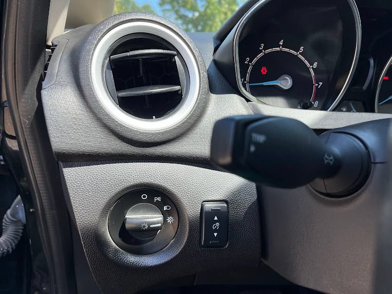 Used 2018 Ford Fiesta SE FWD image 10