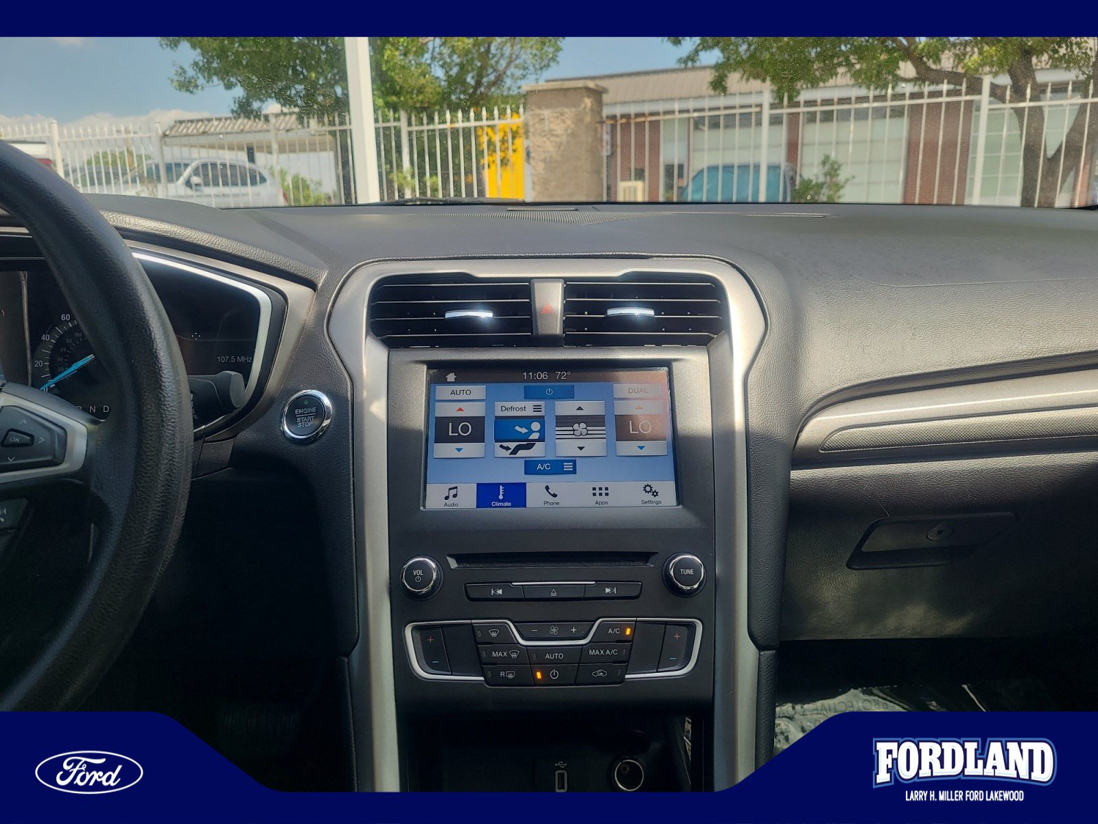 Used 2017 Ford Fusion SE w/ Fusion SE Technology Package FWD image 12