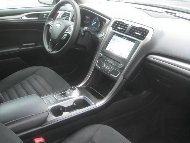 Used 2018 Ford Fusion SE w/ Fusion SE Technology Package image 18