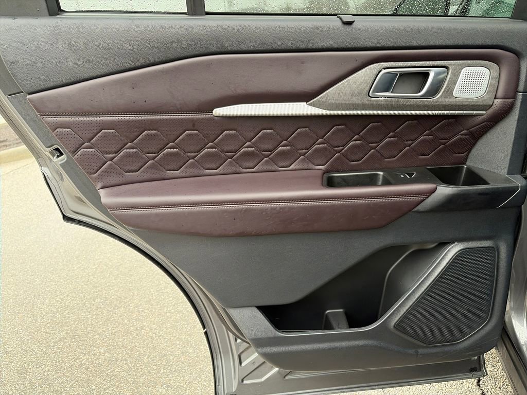 Used 2025 Ford Explorer Platinum w/ LUX Leather Package AWD/4WD image 30