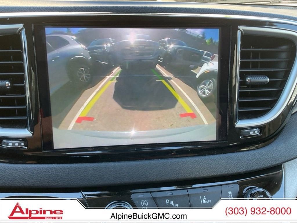 Used 2023 Chrysler Pacifica Touring-L FWD image 18
