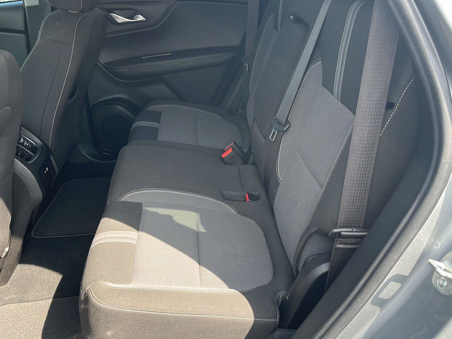 Used 2025 Chevrolet Blazer LT FWD image 21