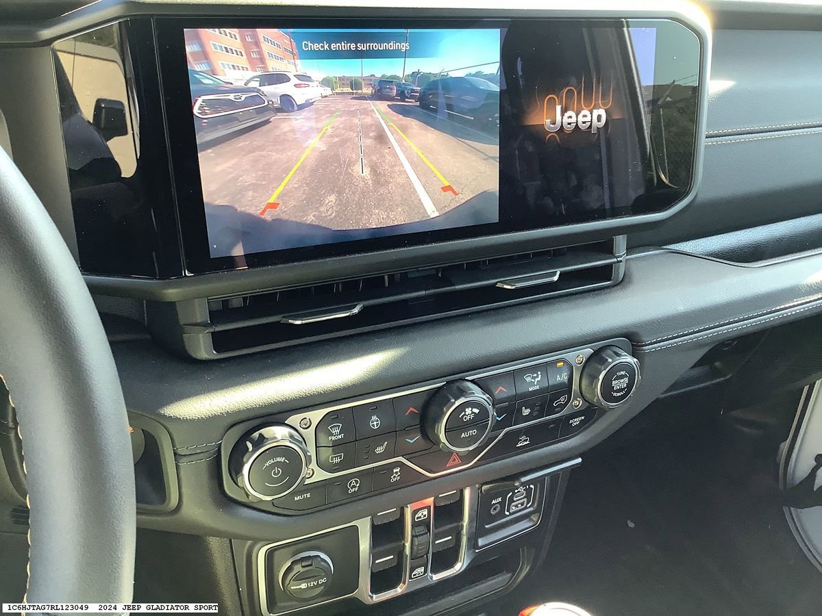 Used 2024 Jeep Gladiator Sport AWD/4WD image 13