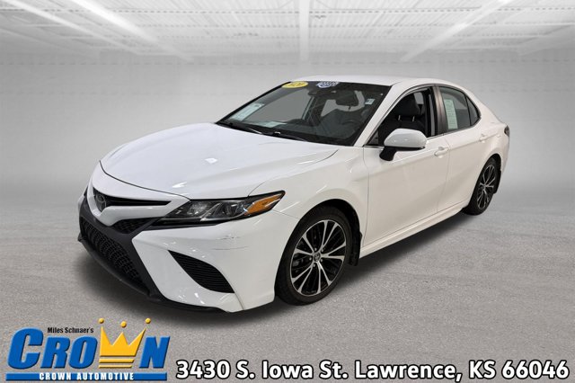 Used 2020 Toyota Camry SE w/ Carpet Mat Package FWD image 1