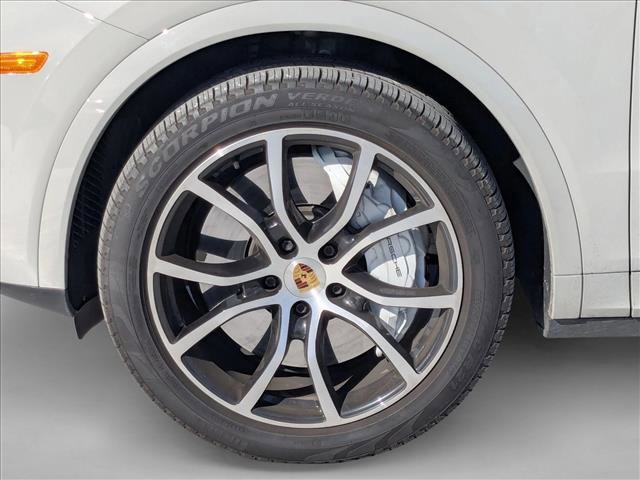 Used 2022 Porsche Cayenne Turbo image 19