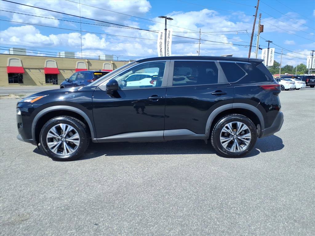 Used 2023 Nissan Rogue SV image 2
