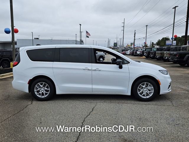 New 2026 Chrysler Pacifica Select FWD image 16