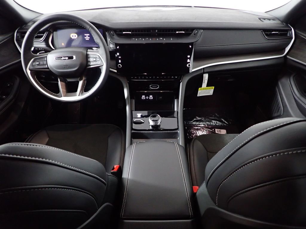 New 2026 Jeep Grand Cherokee Altitude AWD/4WD image 33