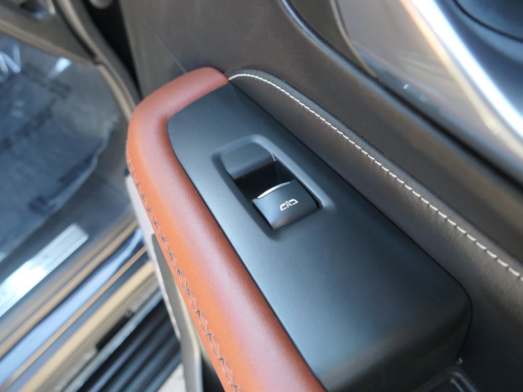 Used 2023 GMC Yukon Denali Ultimate image 27