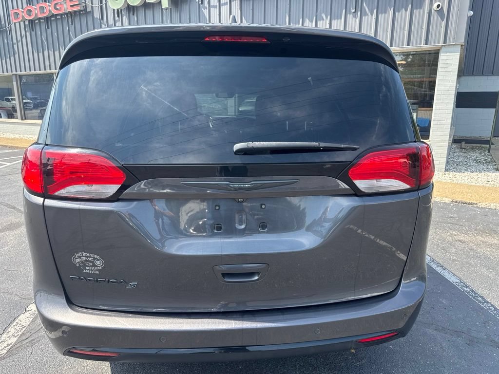 Used 2019 Chrysler Pacifica Touring-L Plus w/ Advanced Safetytec Group FWD image 7